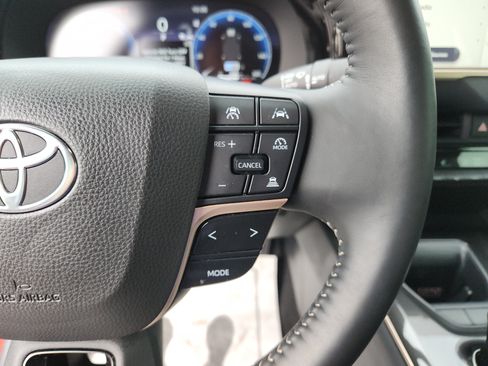 Used 2024 Toyota Crown AWD/4WD image 34
