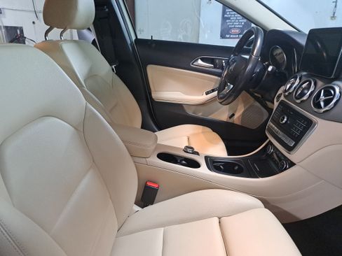Used 2018 Mercedes-Benz GLA 250 4MATIC image 10