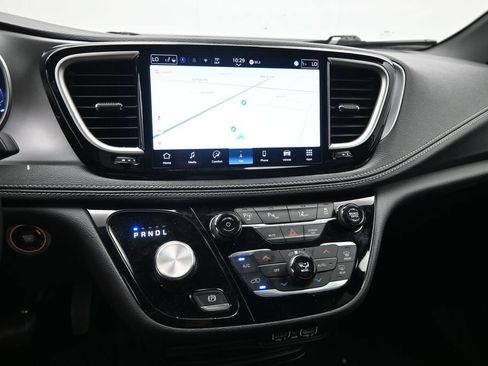 Used 2024 Chrysler Pacifica Limited FWD image 18
