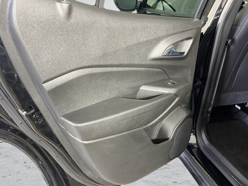 Used 2024 Chevrolet Trax RS w/ Sunroof Package FWD image 25