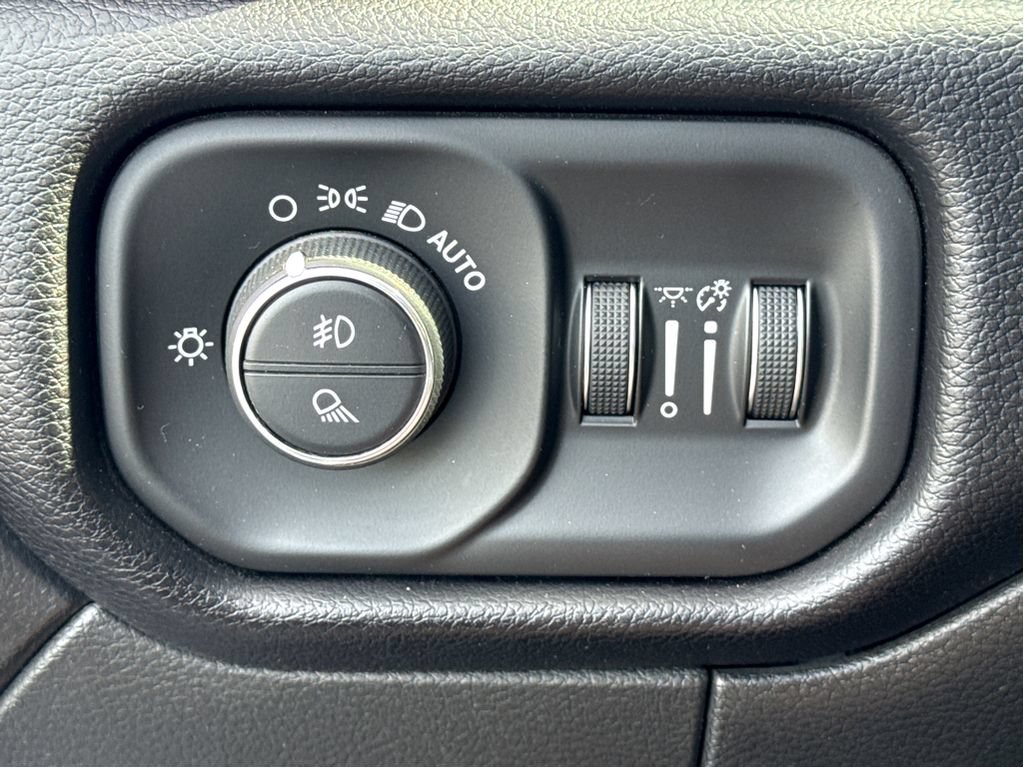 Used 2022 RAM 3500 Laramie AWD/4WD image 12