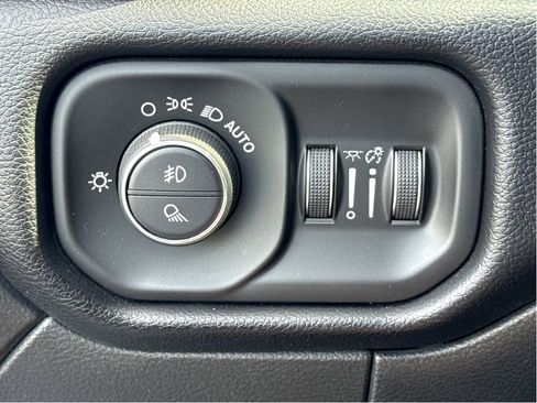 Used 2022 RAM 3500 Laramie AWD/4WD image 12