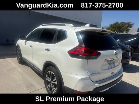 Used 2017 Nissan Rogue SL w/ SL Premium Package FWD image 2