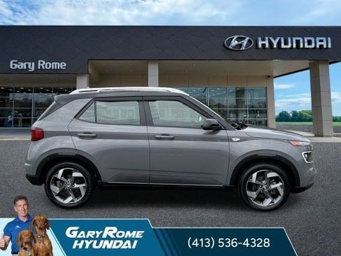 Used 2022 Hyundai Venue Limited w/ Cargo Package FWD image 11