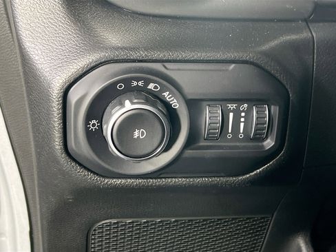 Used 2022 Jeep Wrangler Unlimited Sahara w/ LED Lighting Group image 10