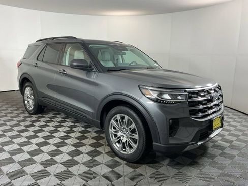 New 2026 Ford Explorer Active w/ Active Comfort Package image 3