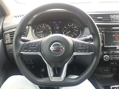 Used 2020 Nissan Rogue Sport SV AWD/4WD image 32