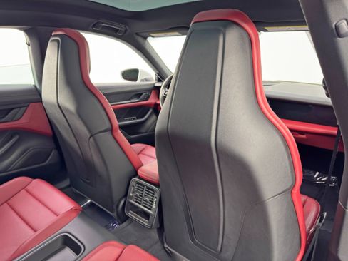 Used 2022 Porsche Taycan image 38