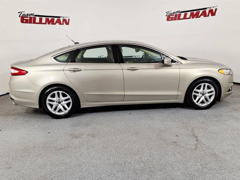 Used 2016 Ford Fusion SE w/ Equipment Group 202A FWD image 5
