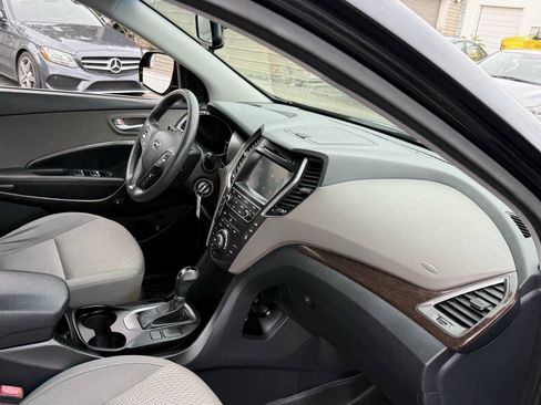 Used 2017 Hyundai Santa Fe SE AWD/4WD image 16