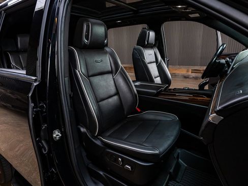 Used 2023 Cadillac Escalade Premium Luxury RWD image 22
