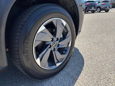 Used 2025 Nissan Rogue SV FWD image 27
