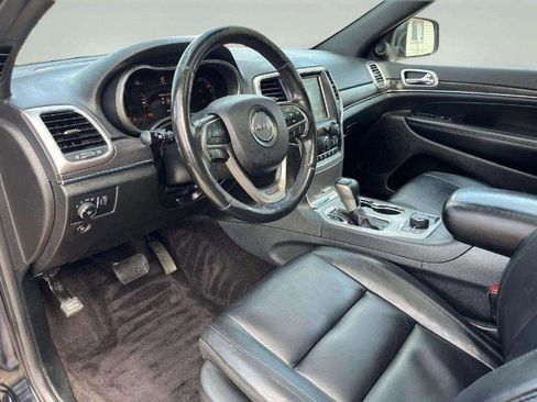 Used 2018 Jeep Grand Cherokee Limited image 11
