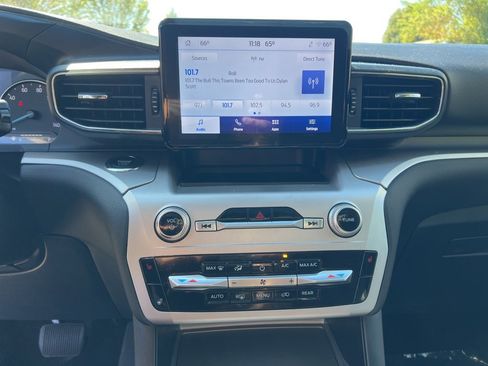 Used 2022 Ford Explorer XLT w/ Equipment Group 202A image 18