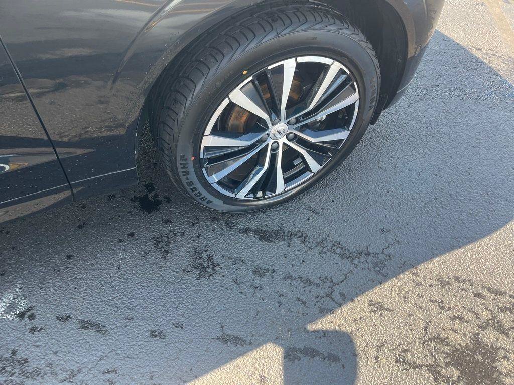 Used 2023 Volvo XC60 B5 Plus AWD/4WD image 32