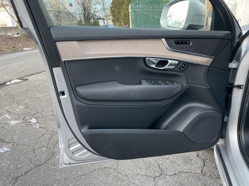 Used 2025 Volvo XC90 B6 Plus image 38