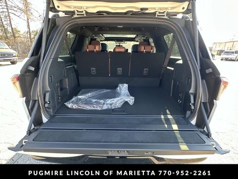 New 2026 Lincoln Navigator L Reserve AWD/4WD image 21