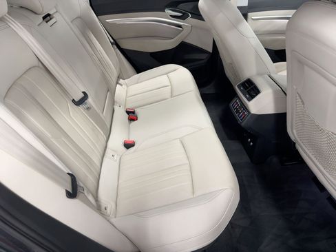 Used 2021 Audi e-tron Premium Plus w/ Premium Plus Package image 29