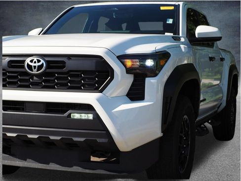 Used 2024 Toyota Tacoma TRD Off-Road AWD/4WD image 32