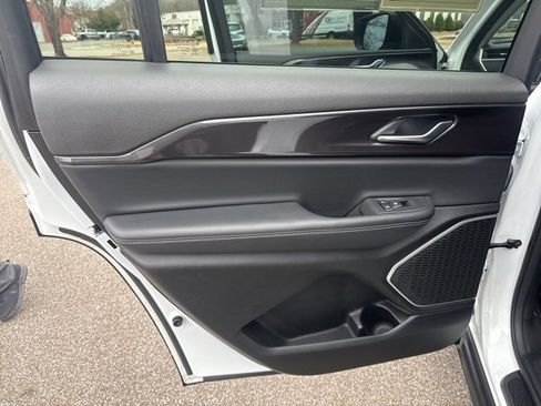 Used 2022 Jeep Grand Cherokee L Laredo w/ Luxury Tech Group I image 24