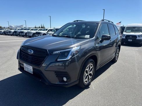 Used 2022 Subaru Forester Premium AWD/4WD image 2
