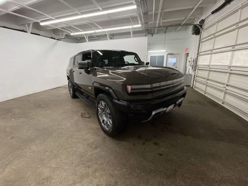 Used 2025 GMC Hummer EV 3X w/ LPO, Illumination Package image 8