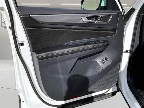 Used 2025 Volkswagen Atlas Cross Sport SE image 21