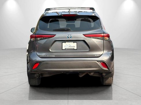 Used 2020 Toyota Highlander XLE AWD/4WD image 7