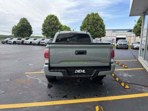 Used 2023 Toyota Tacoma TRD Sport AWD/4WD image 4