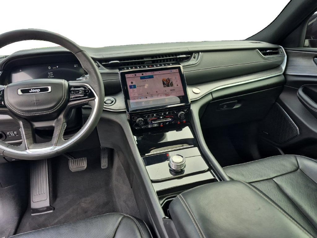 Used 2023 Jeep Grand Cherokee Overland RWD image 10