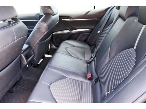 Used 2018 Toyota Camry SE w/ Convenience Package image 12