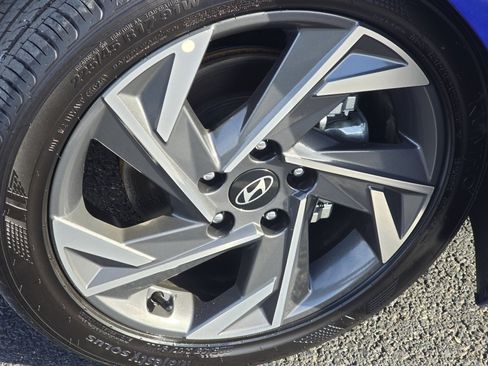 Used 2024 Hyundai Elantra Limited image 11