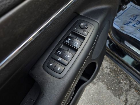 Used 2017 Jeep Grand Cherokee Limited image 12