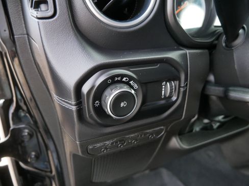 Used 2024 Jeep Wrangler Sahara image 20