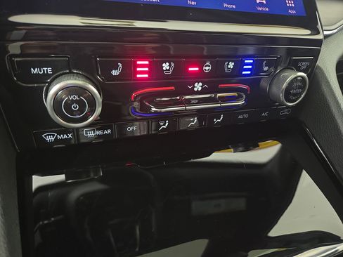 Certified 2023 Jeep Grand Cherokee Overland image 35