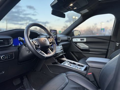 Used 2023 Ford Explorer ST w/ Technology Package image 15