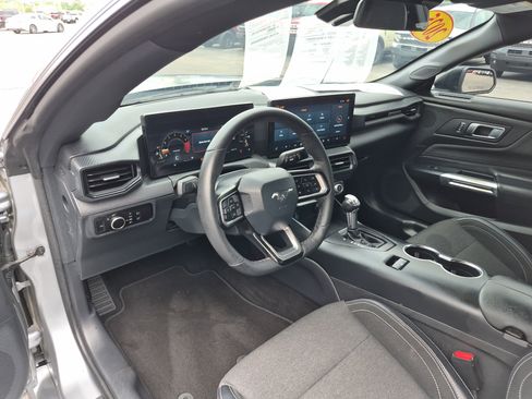 Used 2025 Ford Mustang Coupe RWD image 13