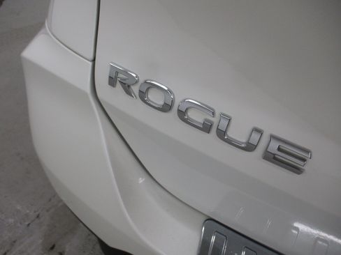 Used 2017 Nissan Rogue SL w/ SL Premium Package AWD/4WD image 8