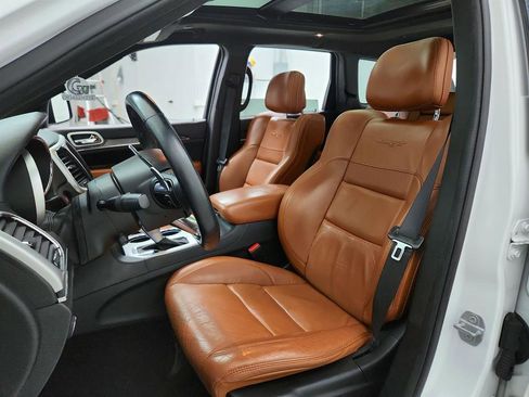 Used 2016 Jeep Grand Cherokee SRT image 14