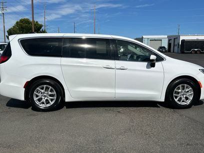 Used 2023 Chrysler Pacifica Touring-L