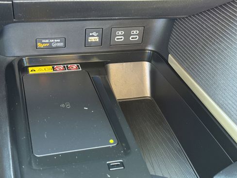 Used 2025 Toyota Camry SE image 26