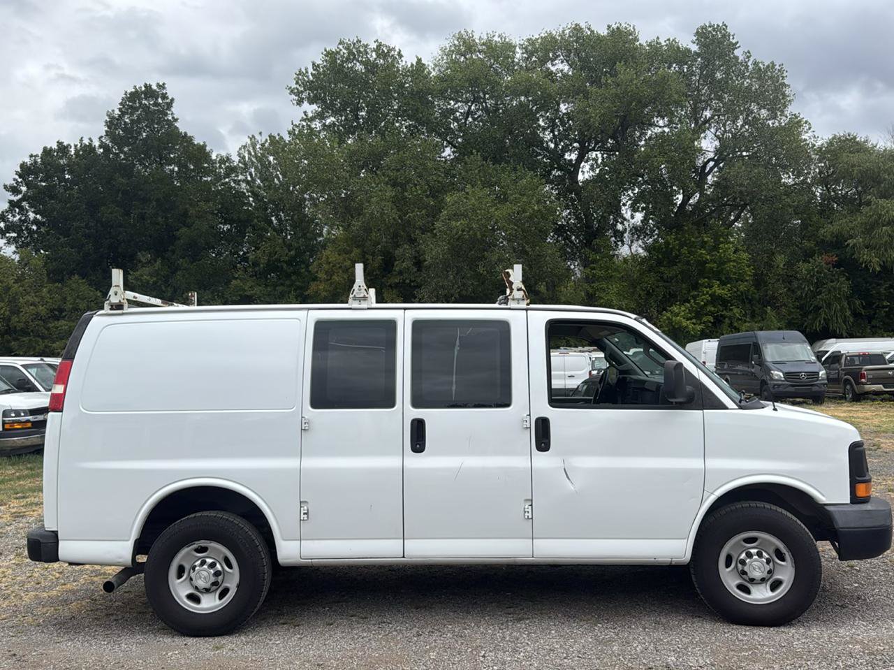 Used 2017 Chevrolet Express 2500 RWD image 6