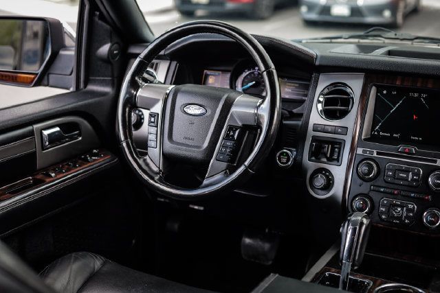 Used 2017 Ford Expedition Platinum AWD/4WD image 22
