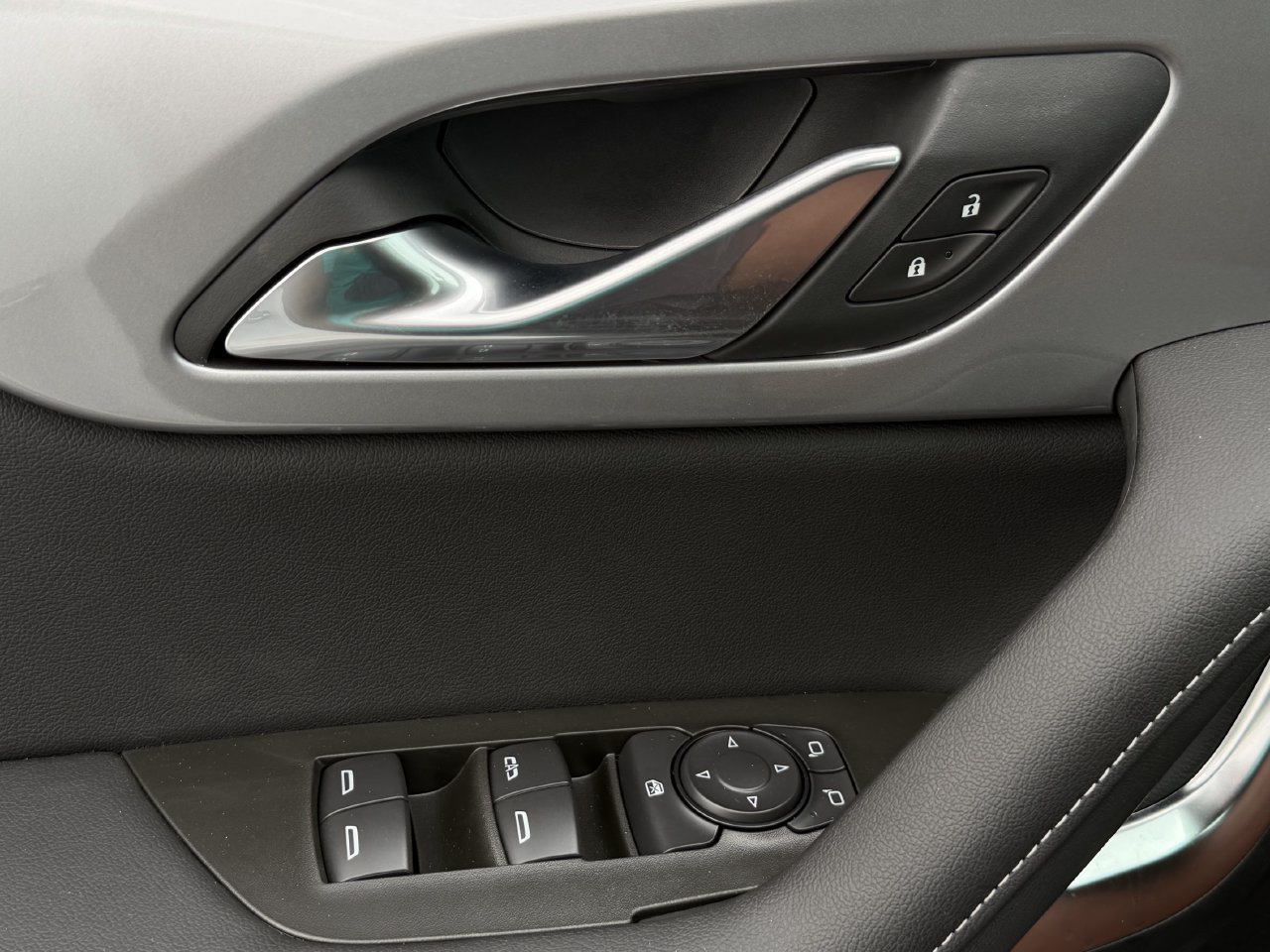 New 2026 Chevrolet Blazer LT w/ Convenience Package FWD image 21