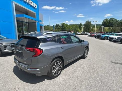 Used 2020 GMC Terrain Denali w/ Denali Premium Package AWD/4WD image 4