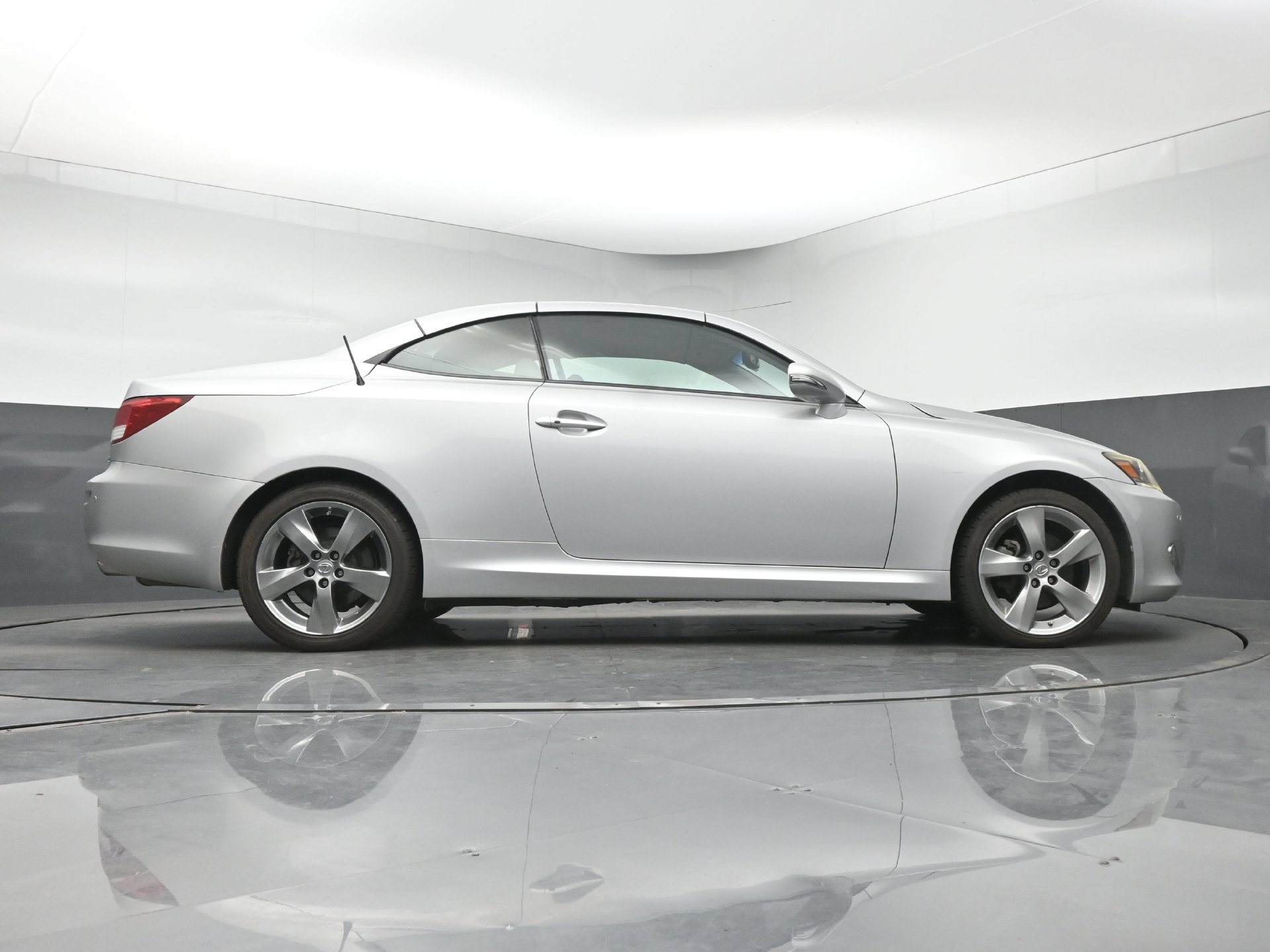 Used 2011 Lexus IS 250C w/ Luxury Pkg RWD image 17
