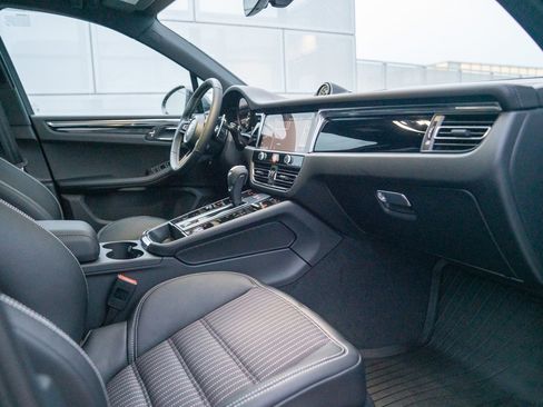 New 2026 Porsche Macan Turbo image 27