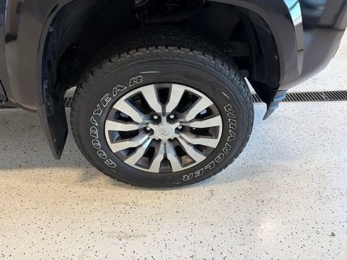 Used 2021 Toyota Tacoma Limited AWD/4WD image 10