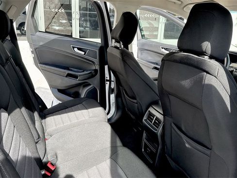 Used 2020 Ford Edge SE image 34