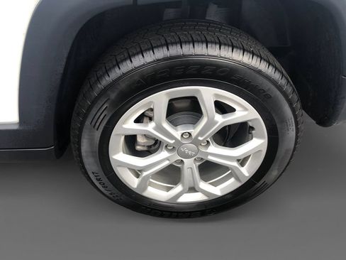 Certified 2024 Jeep Compass Latitude AWD/4WD image 8